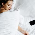 Śpij głęboko, budź się lekko: naturalne sposoby na naprawdę dobry sen