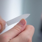 Mocne jak diament: nawyki i pielęgnacja, dzięki którym paznokcie przestaną się łamać